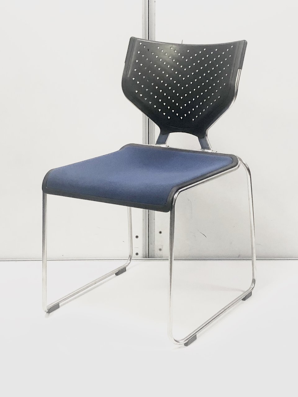 重ねて便利！省スペース化もできるスタッキングチェア！背もたれがメッシュ調で通気性◎！
                        その他シリーズ
                                    中古
            