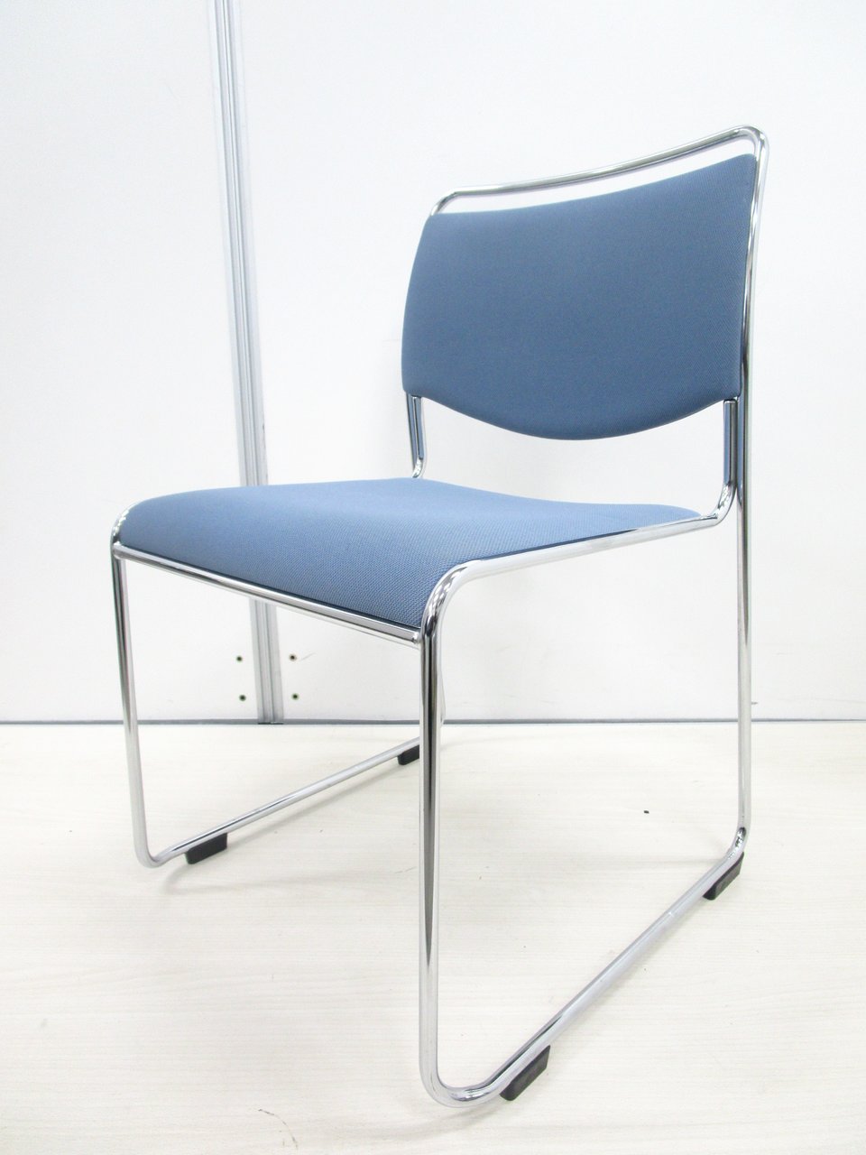 【大量に揃えるチャンス！】　イトーキ製　会議用チェア！重ねて収納可能】
                        その他シリーズ
                                    中古
            