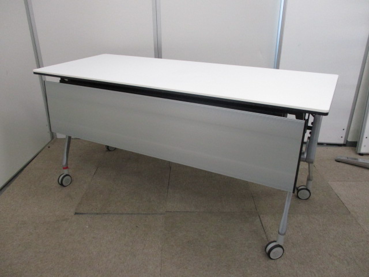 【オフィスの必需品】【会議室などで大活躍】W1500mmの人気のホワイトテーブル
                        インターアクト MT 
                                    中古
            