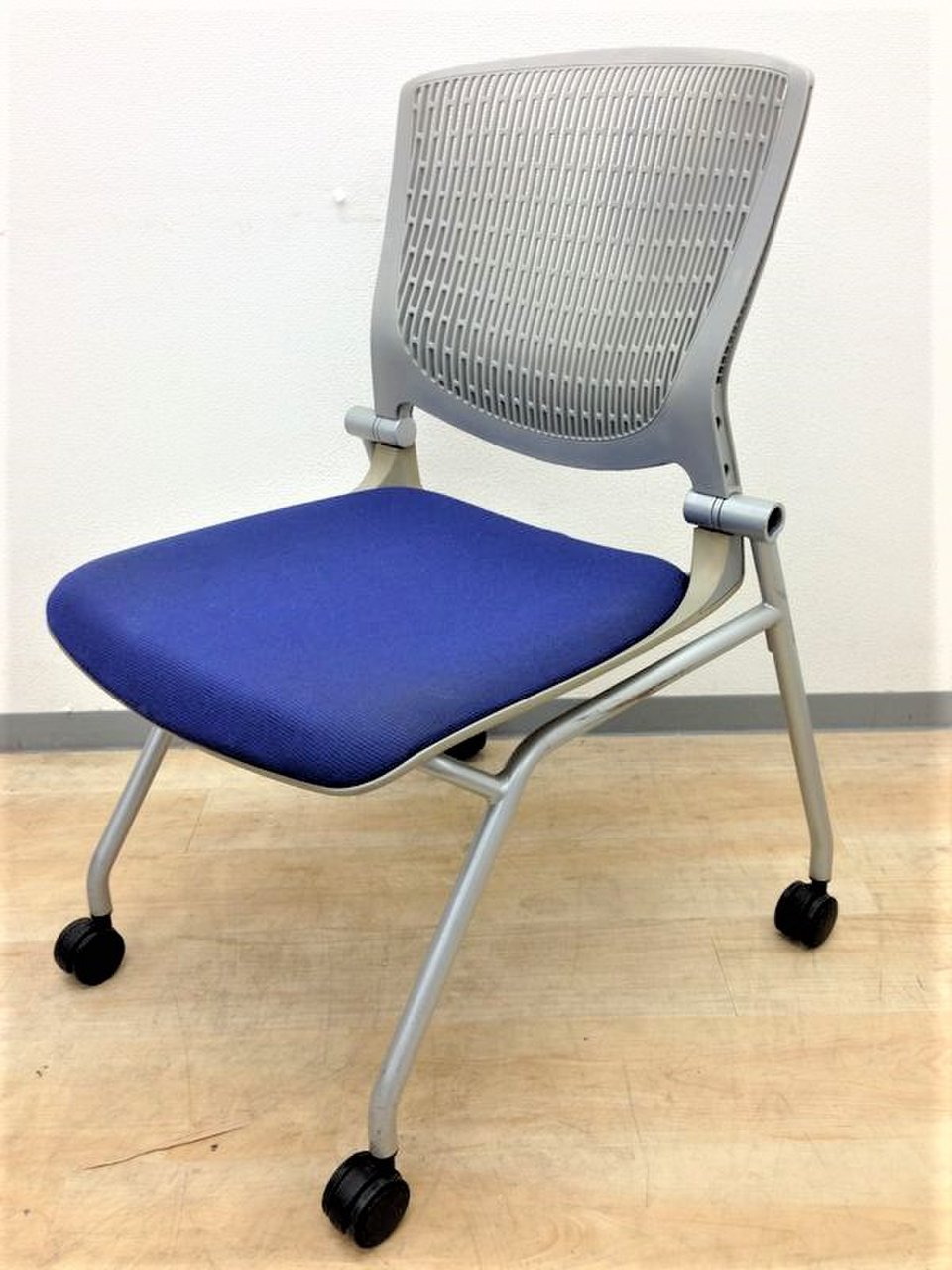 【※日焼け多い】グッドデザイン賞受賞のスタイリッシュチェア！！ネスティングタイプでコンパクトに収納可能！！
                        グラータ 
                                    中古
            