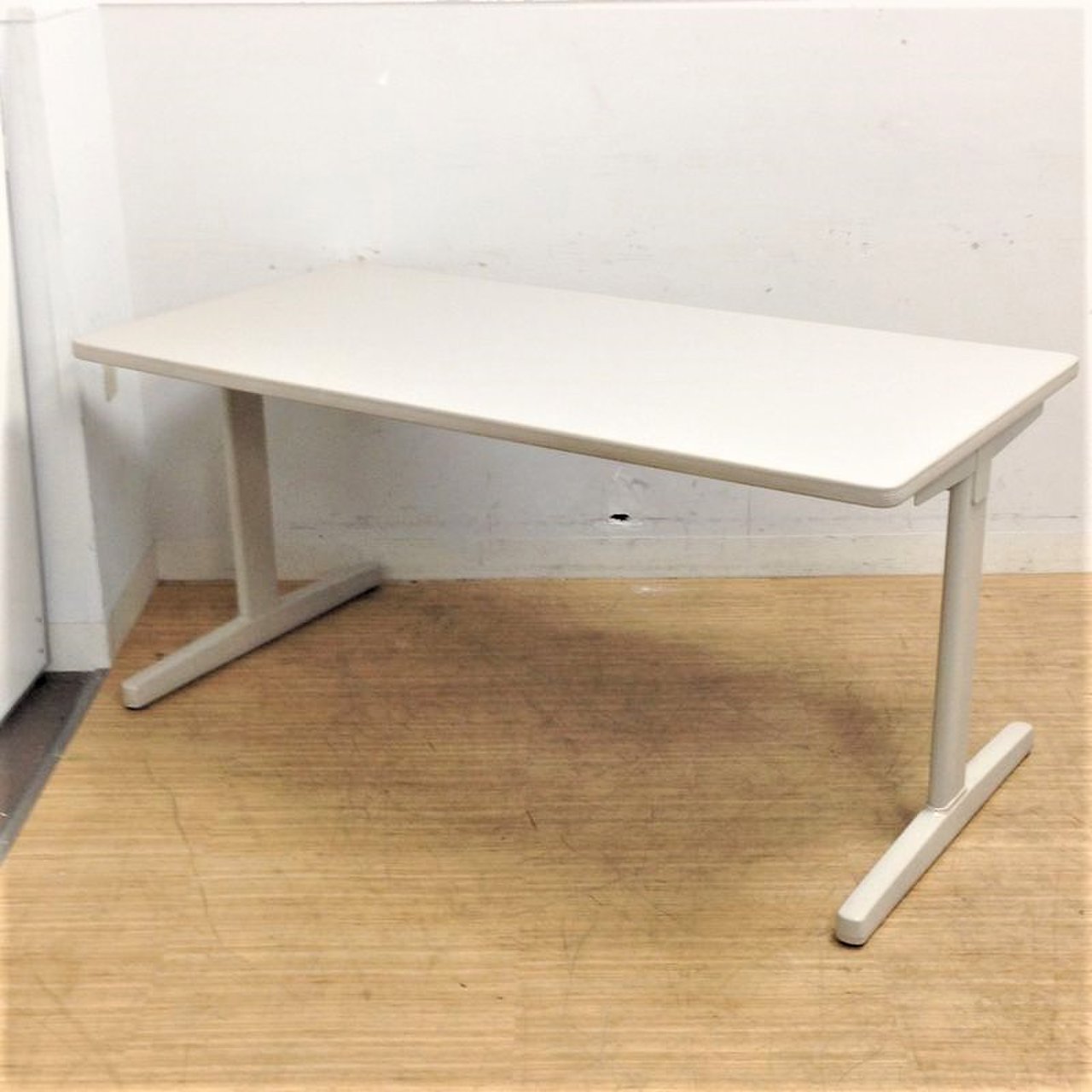 【残り1点】【ちょうどいい大きさ】【お買い得】ミーティングテーブル入荷！
                        その他シリーズ
                                    中古
            