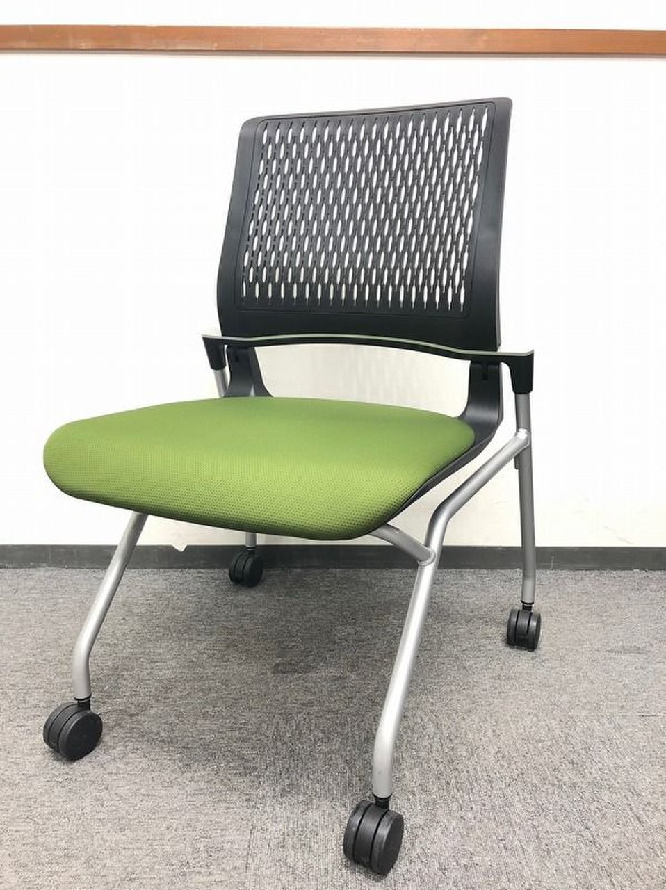 渋色！オリーブグリーンのミーティングチェアが入荷！1脚限定！！！
                        オルディナ 
                                    中古
            