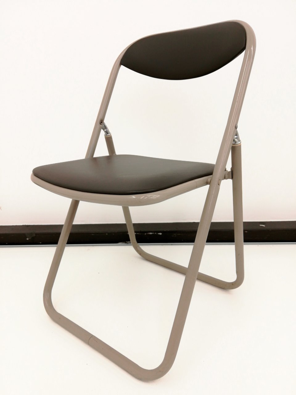 【残り2脚】折り畳み式パイプイス｜軽くて使いやすい・収納もラク！講堂・会議室など多目的用に使えます！【コスパ高い】
                        その他シリーズ
                                    中古
            