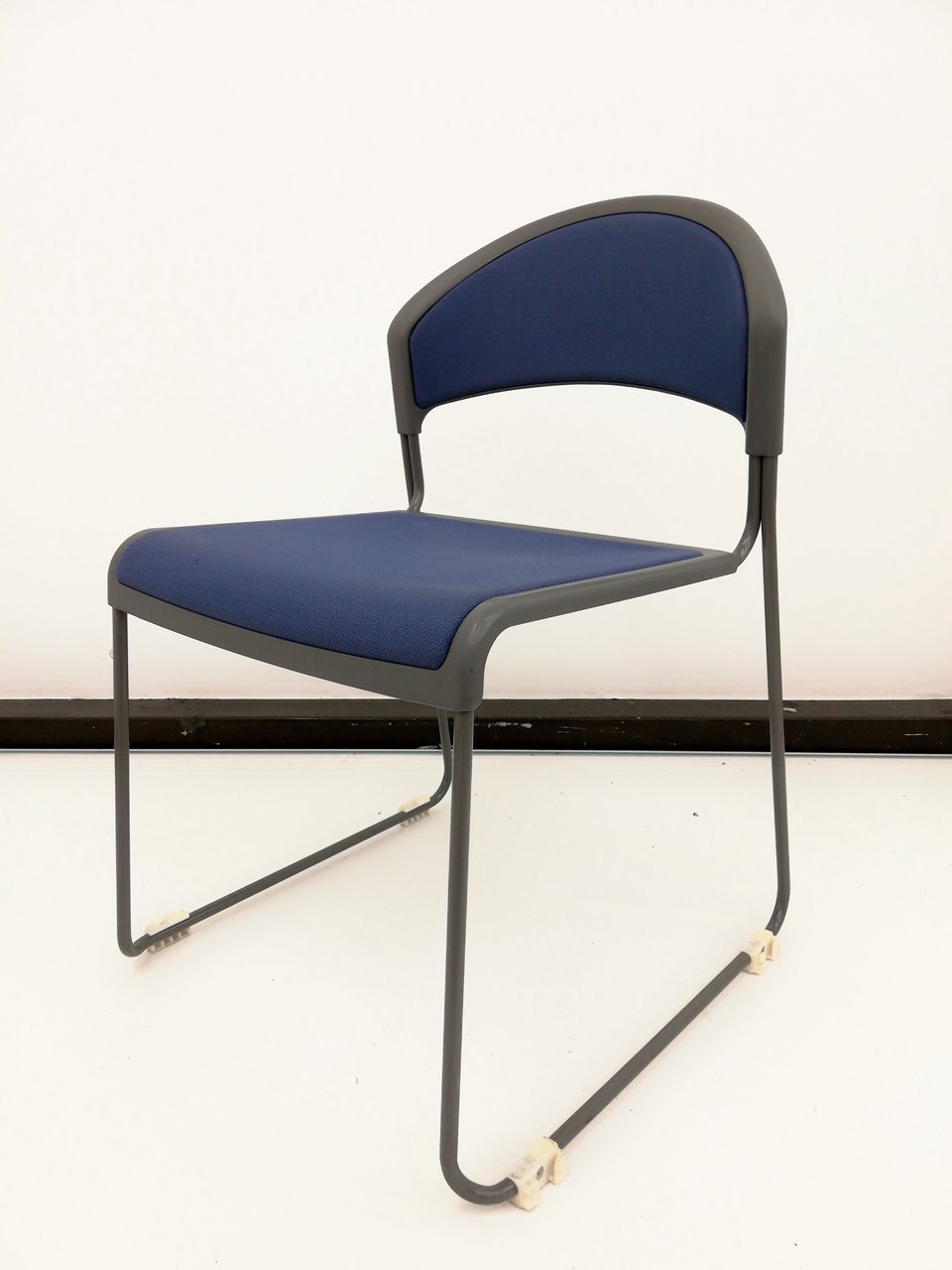 【スタッキングチェア】内田洋行の現行品が8脚入荷致しました！セットでのご提案もできますので、コスパ注視の方は必見！【ブルー色】
                        MP-140シリーズ 
                                    中古
            