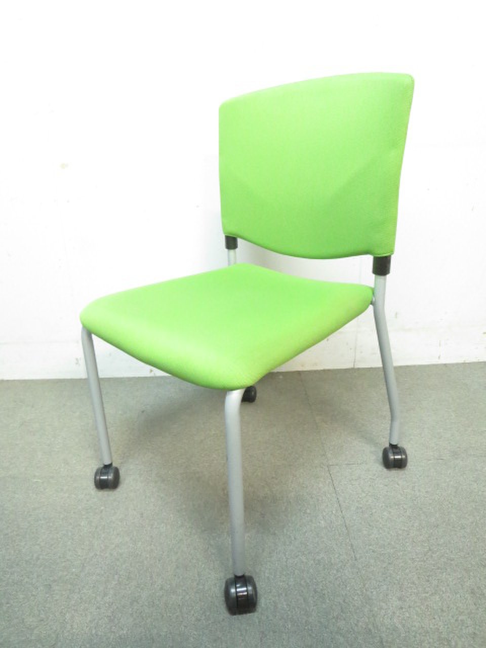【人気のキャスター付タイプ入荷！】■スタッキングチェア　ライムグリーン　■今がチャンス！お値下げ特価品！【J】
                        その他シリーズ
                                    中古
            