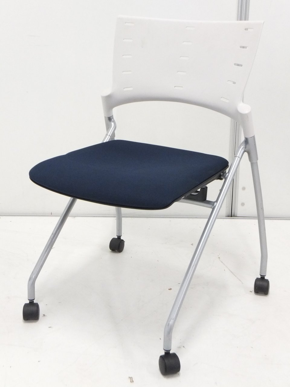 ラスト1脚の為特別価格！立川店限定価格です！【J】
                        マノス 
                                    中古
            