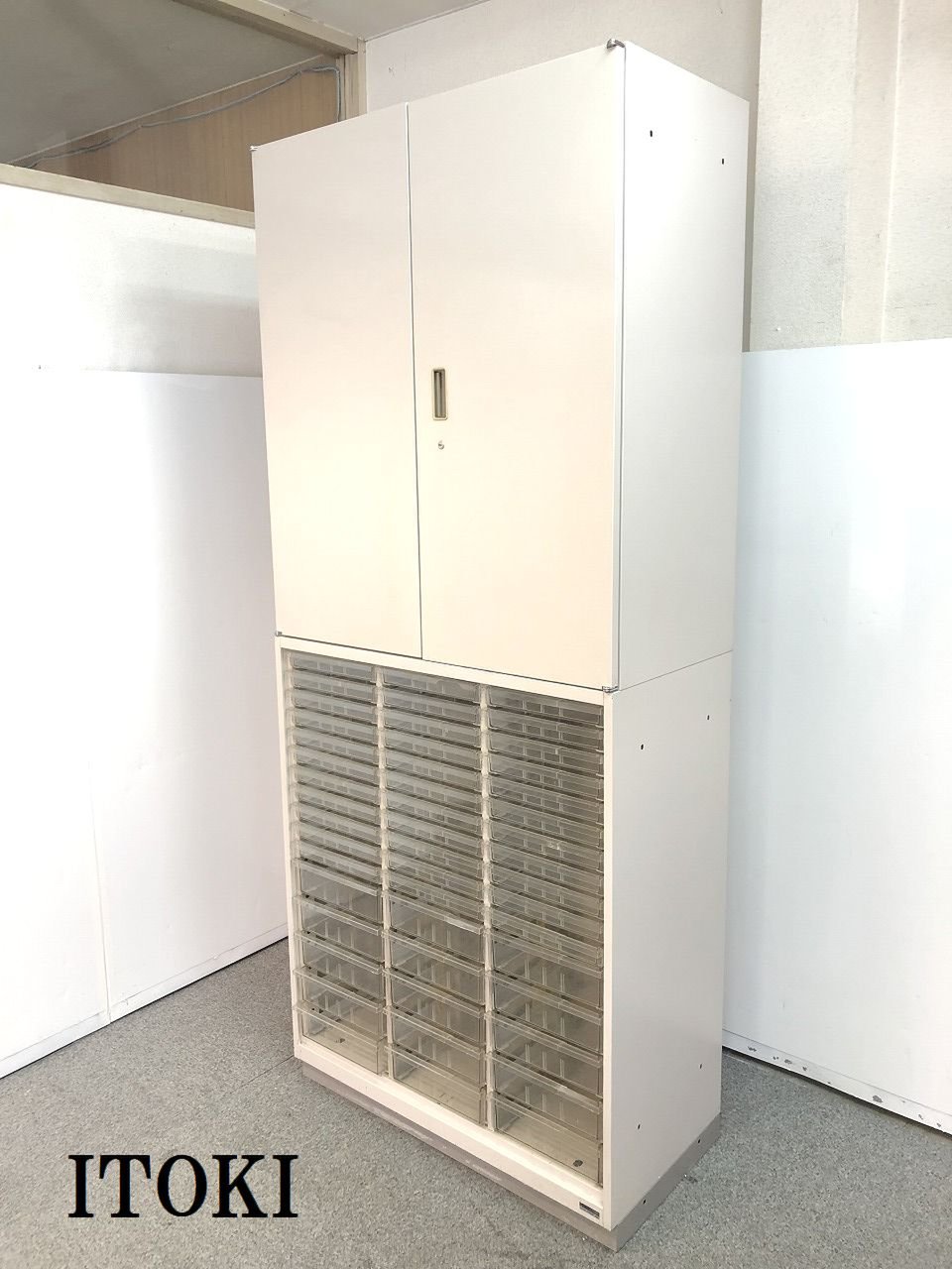 【使い分けで収納がラクになる両開き書庫とクリスタルトレイの上下書庫セット商品です！！】
                        シンライン 
                                    中古
            