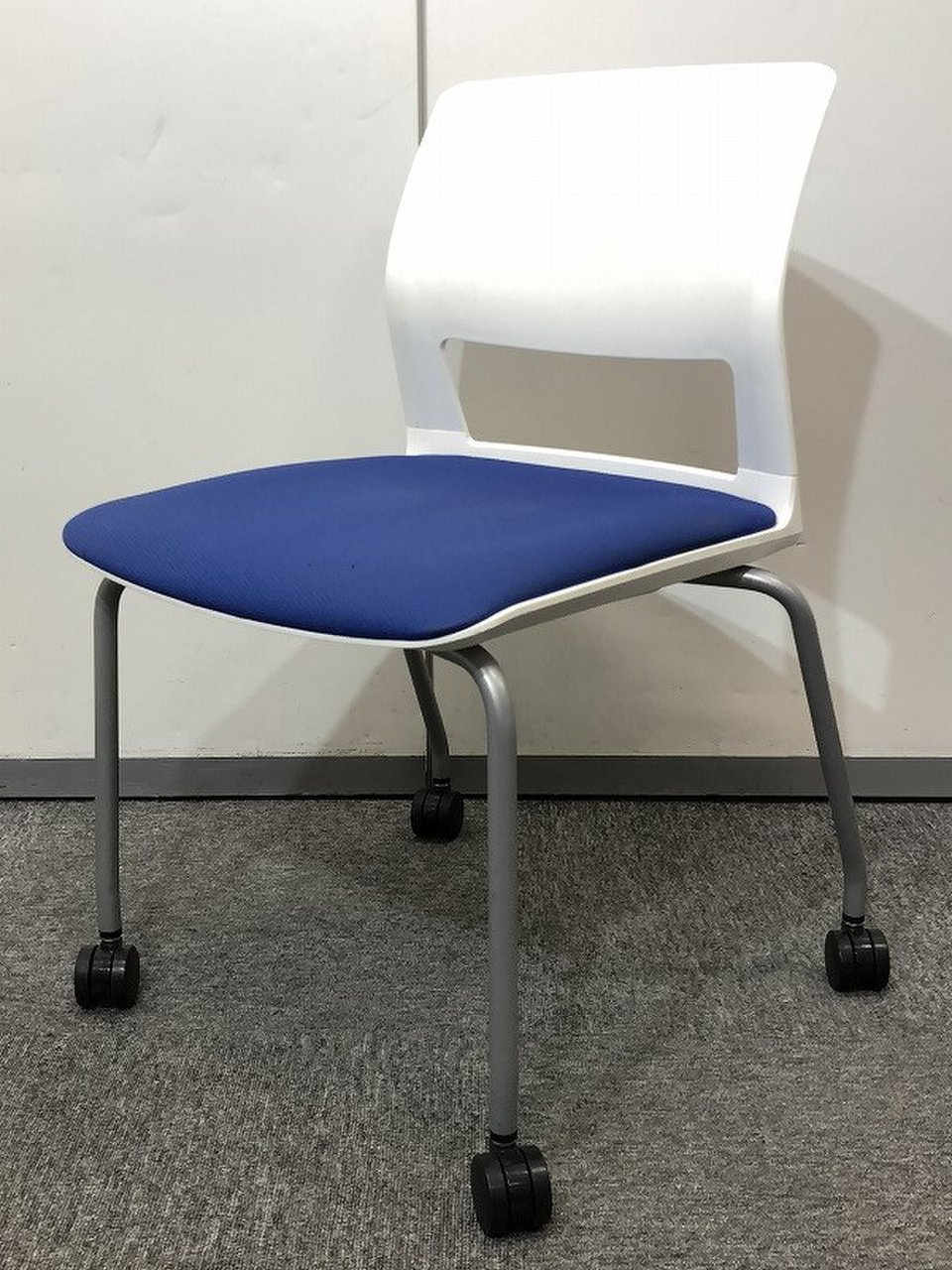 【1脚販売】【ロット入荷】コクヨ製品のスタッキングチェアの入荷です！在庫も状態も良いです！！
                        その他シリーズ
                                    中古
            