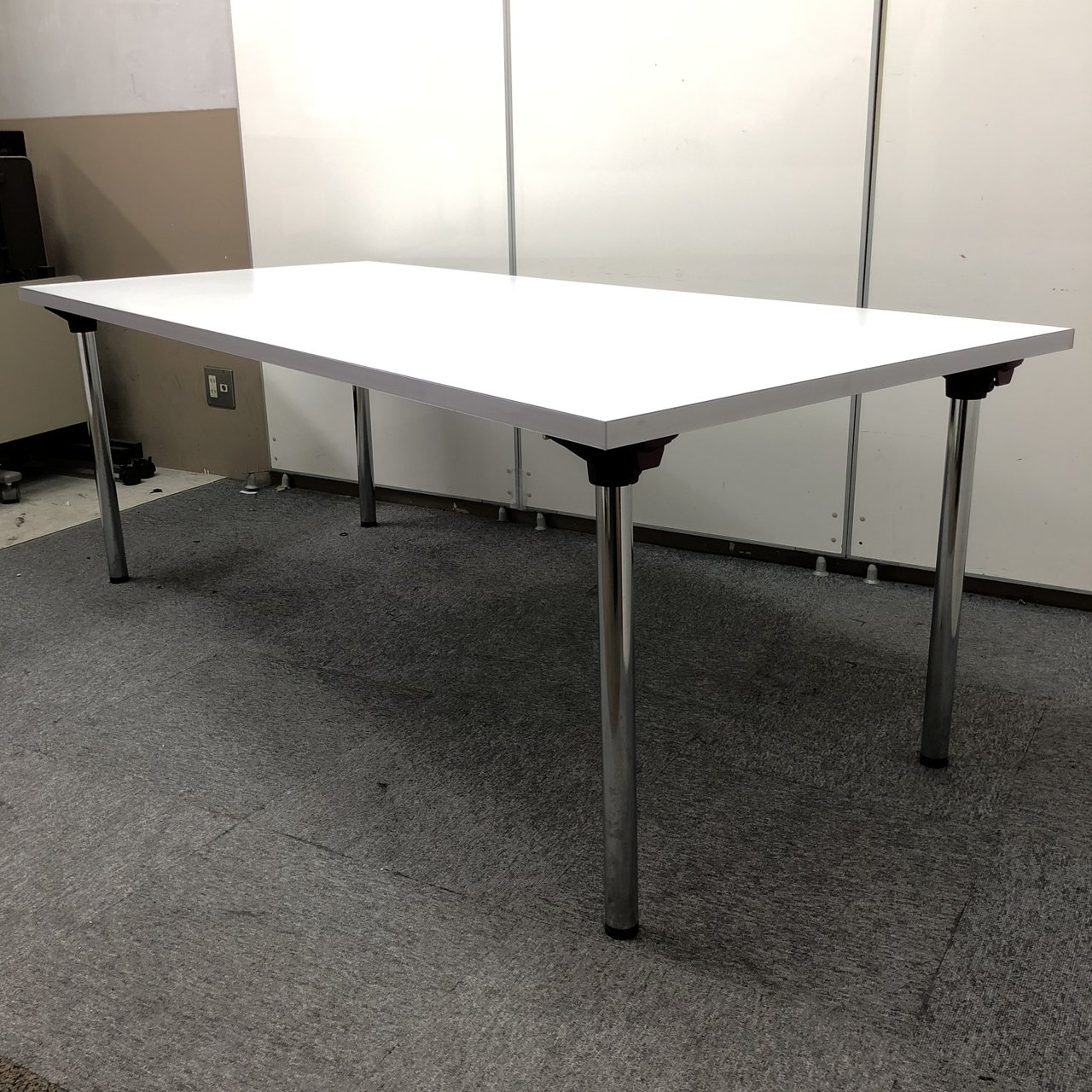 【かなりレアな折りたたみテーブル入荷！！】幅2000と大型テーブルですが収納に困らないです！
                        その他シリーズ
                                    中古
            