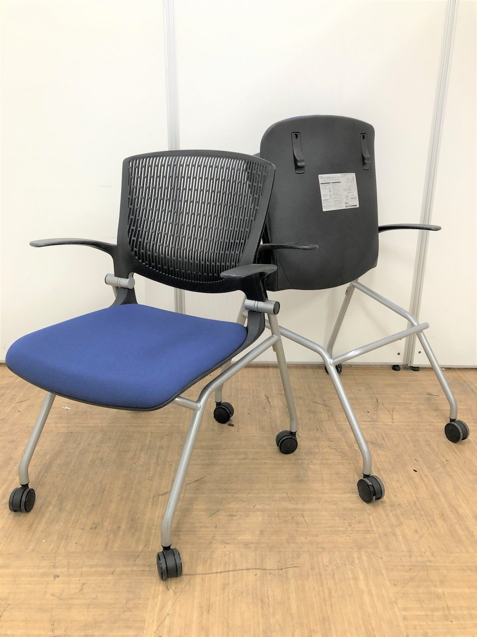 【2脚セットでお得！】オカムラ製のネスティングチェア【メッシュ背もたれで通気性もバツグン】
                        グラータ 
                                    中古
            