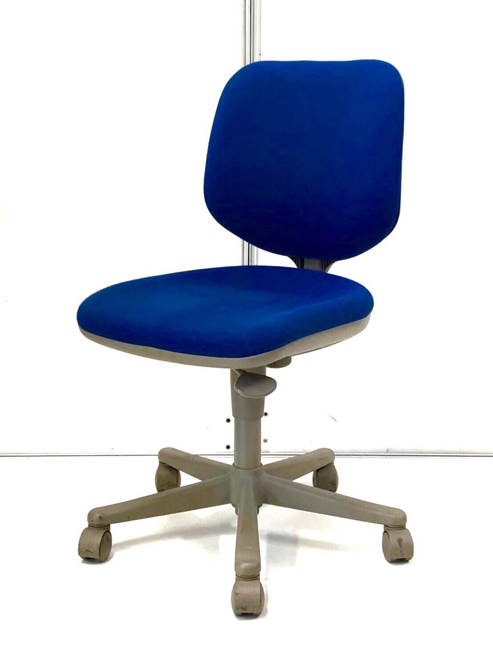 【今なら安く10脚揃う！！】オカムラ製　CG-Eチェア！　オフィス定番のブルー（青）カラー！！　営業が多い方向け！！
                        CG-E 
                                    中古
            