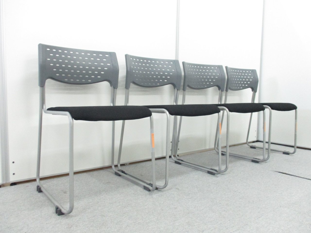 【4脚セットがお買い得】スタッキングチェアなので省スペースに最適！使わないときは、重ねて収納できます！
                        MC-200
                                    中古
            