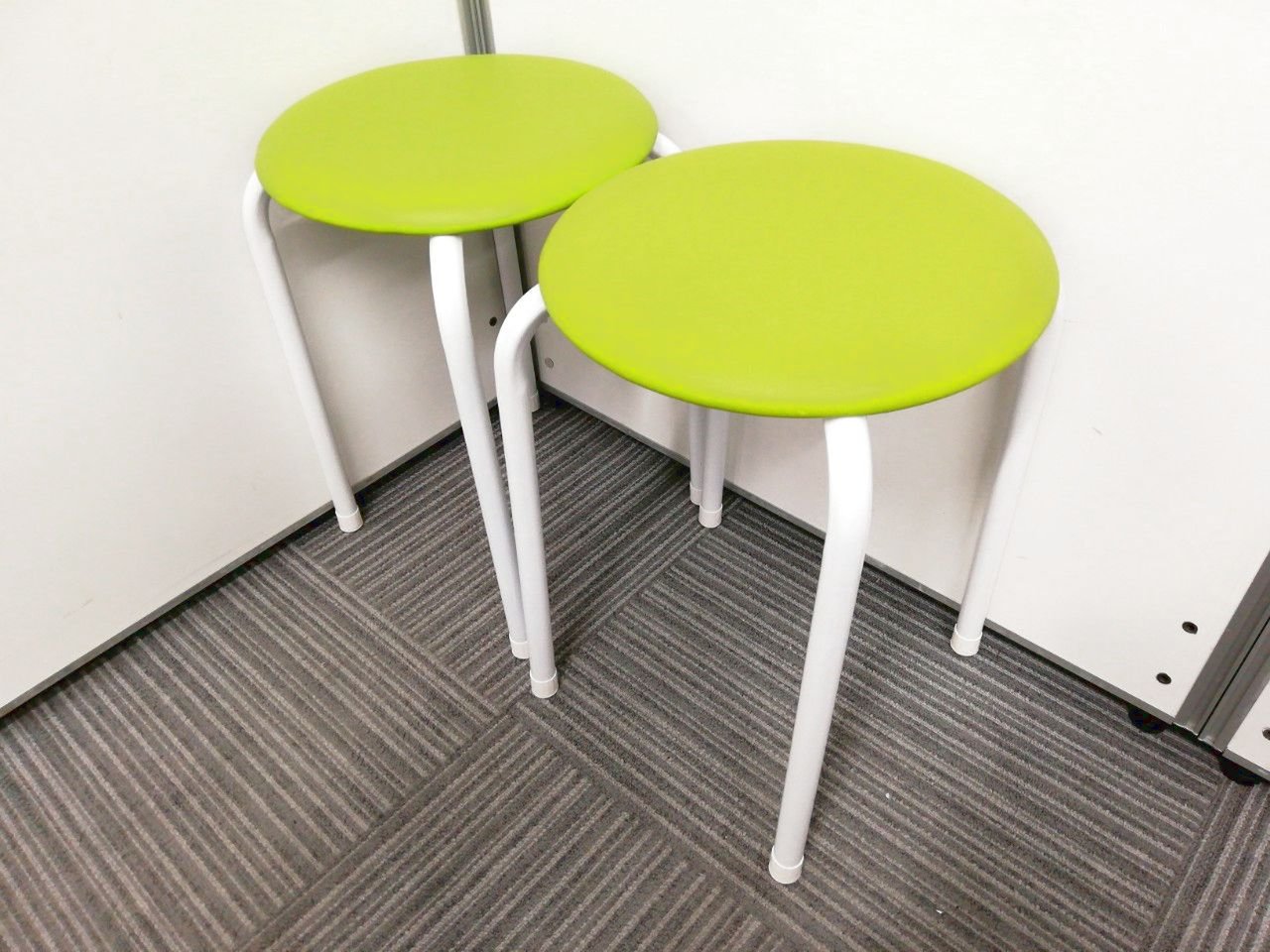 【2脚１セットでのご案内！】簡易的に座られるスペースの作成をお考えの方いかがでしょうか！
                        その他シリーズ
                                    中古
            