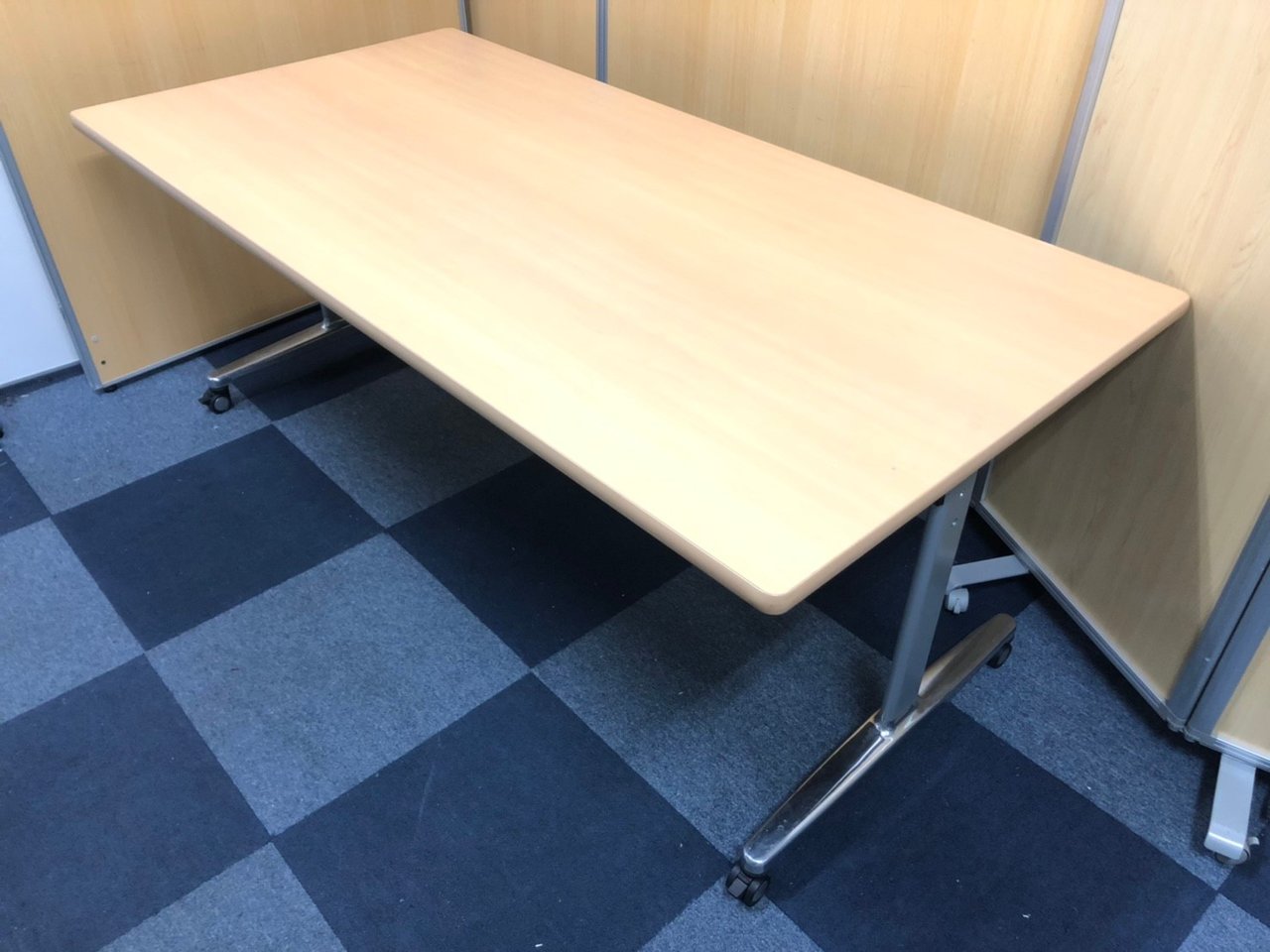 【大型のフォールディングテーブル！】滅多に入荷のないサイズ感！■４～６名様向け！
                        その他シリーズ
                                    中古
            