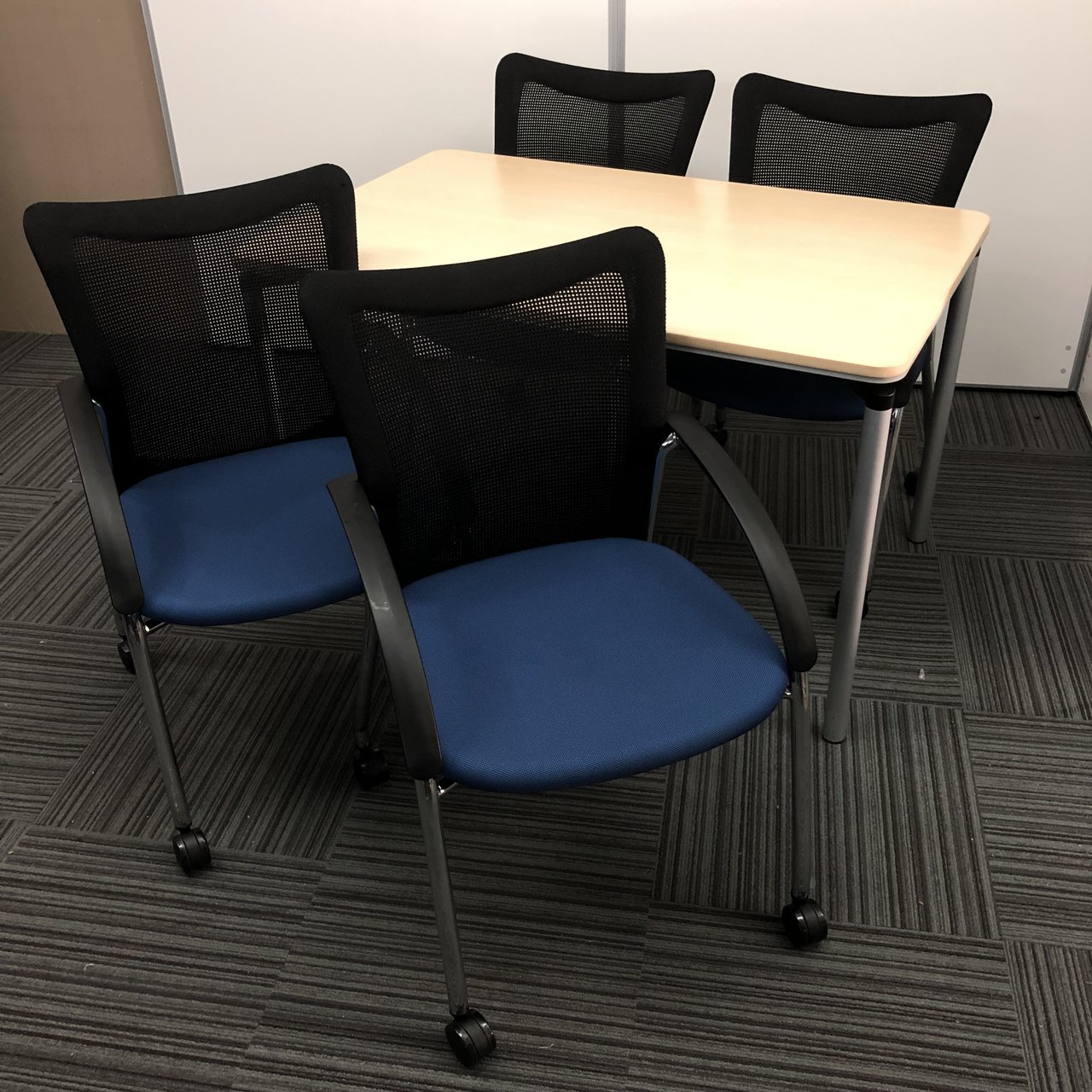 【ミーティングテーブル、高級チェアセット】現品限りのため、お問い合わせくださいませ。
                        BTT
                                    中古
            