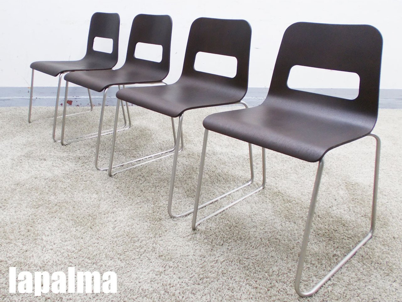 イタリアンブランドのチェアが100脚揃えられます！　スタッキングチェア 4脚セット　定価21.2万
                        ホールチェア 
                                    中古
            