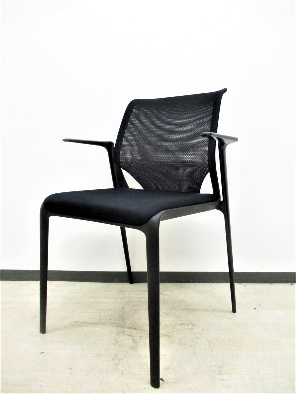 【レア品4脚入荷！】イタリアデザインAlberto Meda（アルベルト・メダ）のデザイナーズ家具！
                        メダスリム 
                                    中古
            