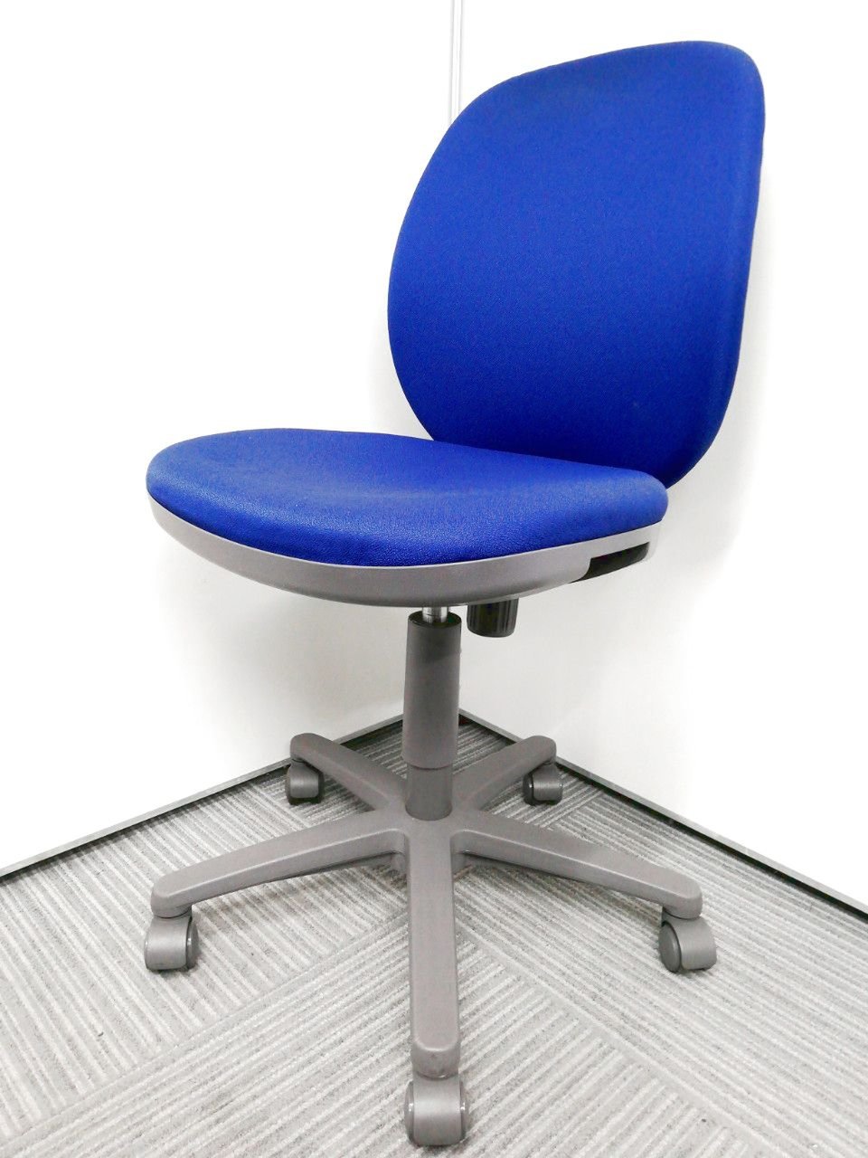 【ローコストチェア入荷！】シンプルデザインながら安定の座り心地のチェアです！
                        メディックス
                                    中古
            