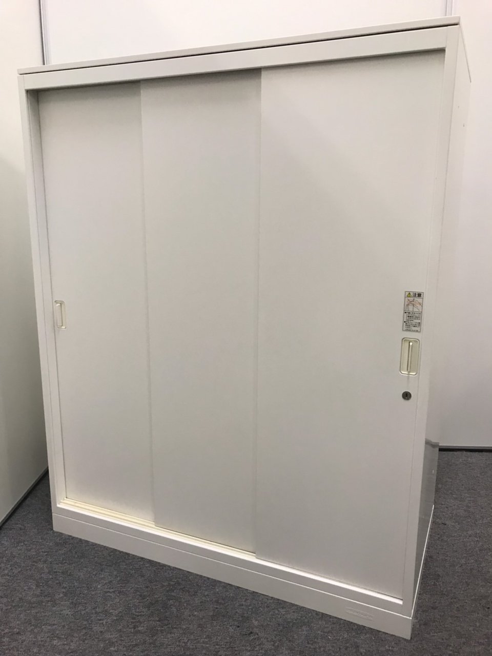 【2台入荷】3枚引戸書庫｜オカムラ(okamura)｜レクトライン｜小スペースでの使用にオススメ！
                        レクトライン 
                                    中古
            