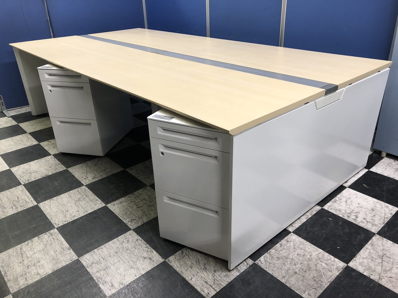 2名～4名様推奨！両袖机のフリーアドレスデスクテーブルとして！収納にも困らない！
                        プロユニットフリーウェイ 
                                    中古
            