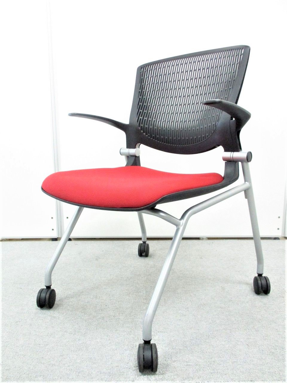 岡村製作所製 グラータチェア(Grata) ブラックシェル■デザイン性・座り心地ともに人気の即売れチェアです!![ネスタブル]
                        グラータ 
                                    中古
            