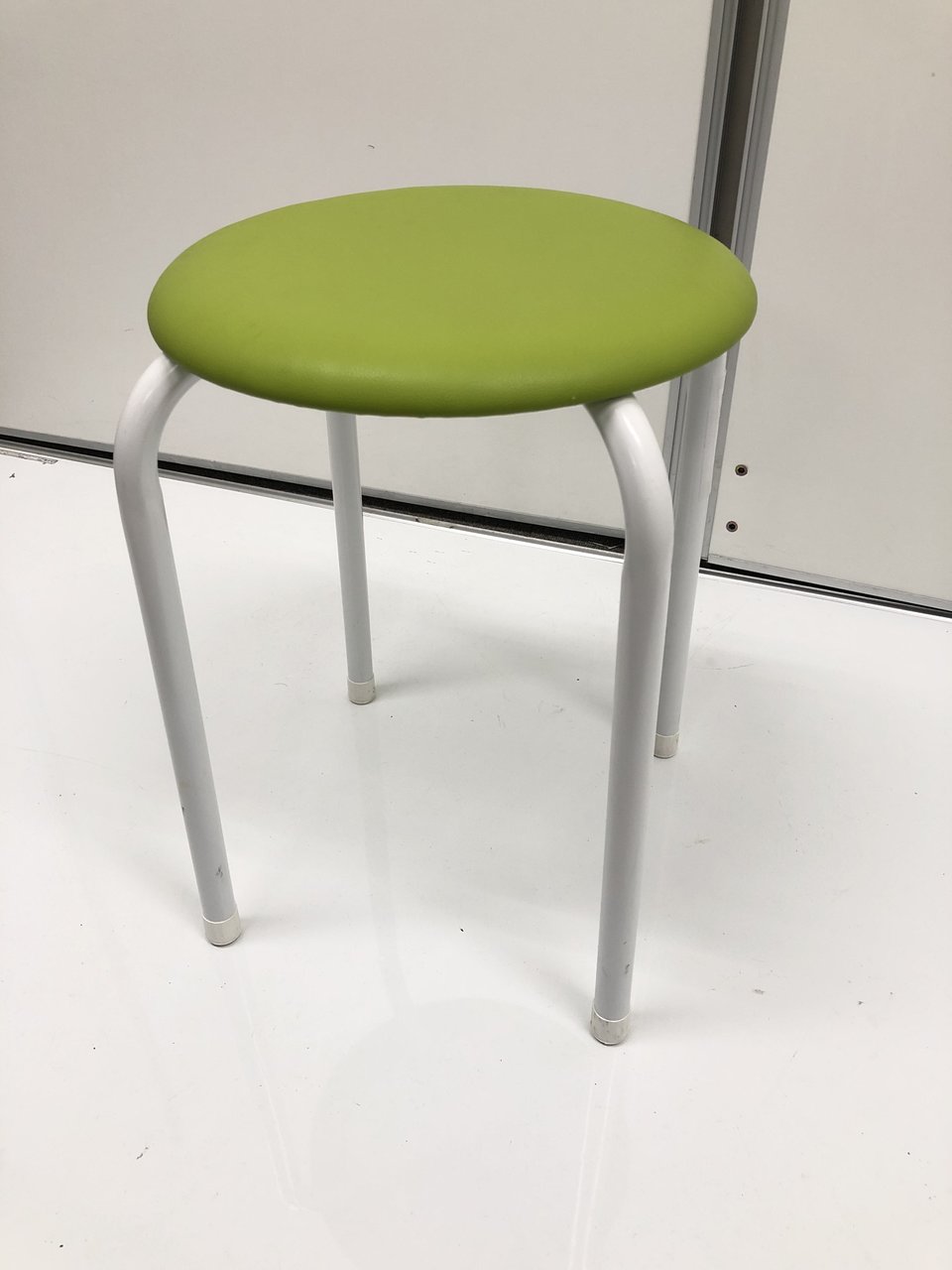 【今がお買い時！！】【かわいいグリーンの丸いパイプ椅子】
                        その他シリーズ
                                    中古
            