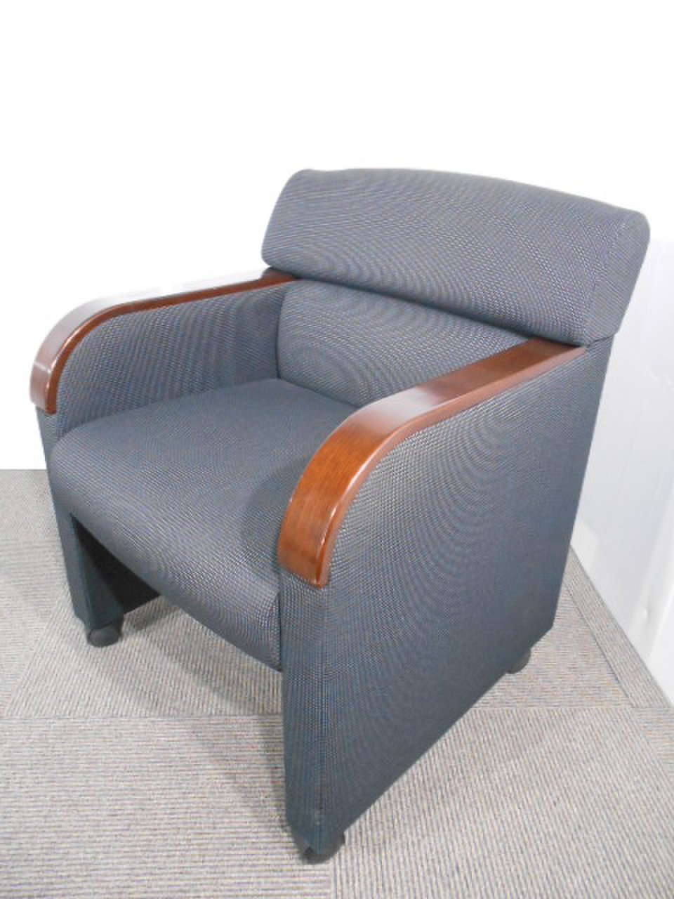 【10脚入荷！】オカムラ製|応接ルームにもってこい！アームチェアが入荷！
                        その他シリーズ
                                    中古
            