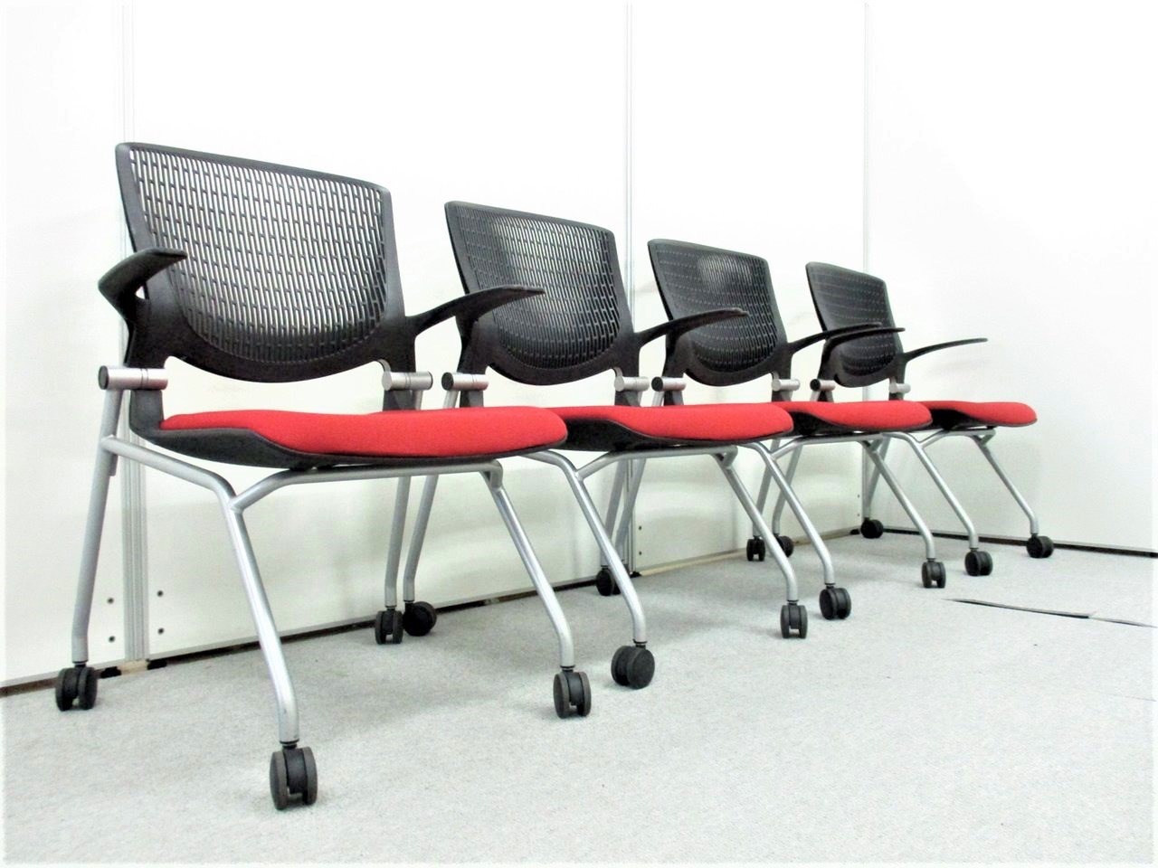 【4脚セット】岡村製作所製 グラータチェア(Grata) ブラックシェル■デザイン性・座り心地ともに人気の即売れチェアです!!
                        グラータ 
                                    中古
            