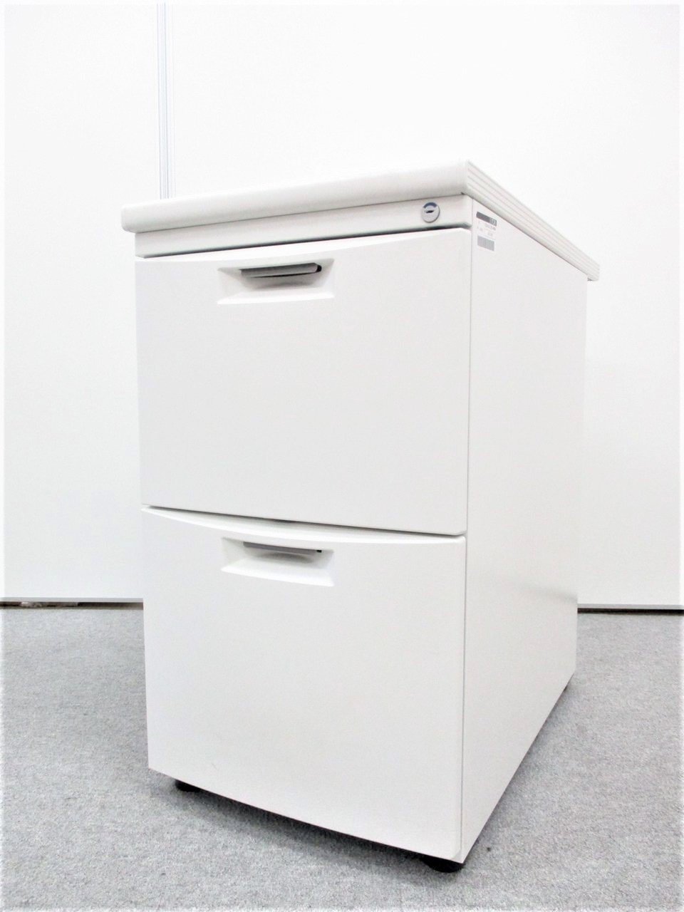 【18台入荷】2段脇机　書類の多い方にオススメのデスクの再度で延長してお使い頂けます!
                        CZN
                                    中古
            