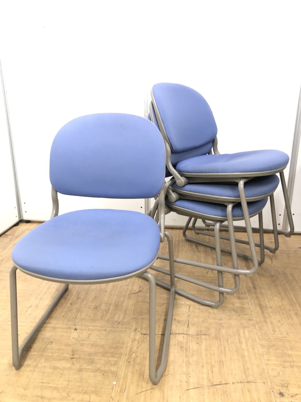 【セット購入ならお得です】国内トップメーカー品のスタッキングチェア4脚セット
                        トーションライン 
                                    中古
            