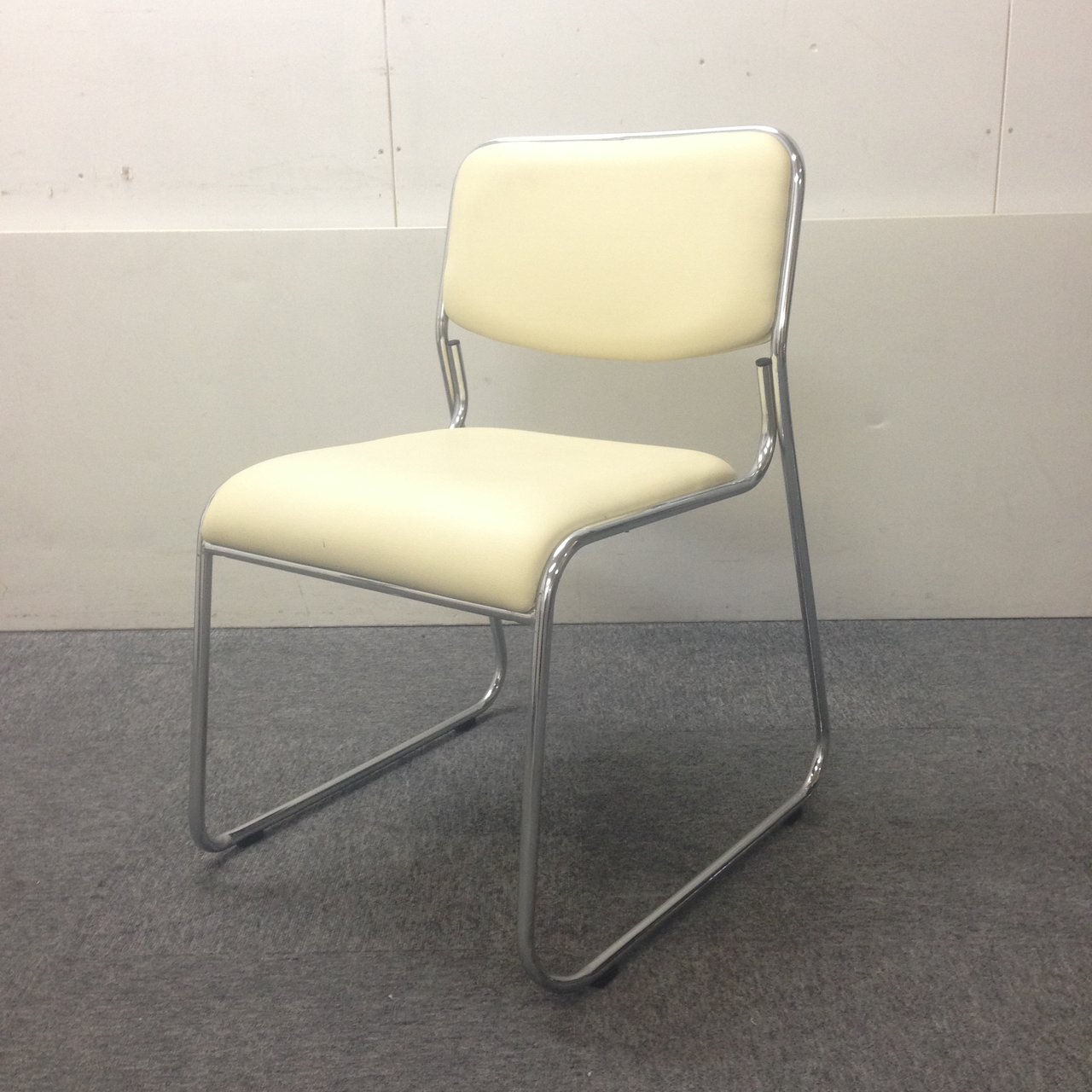 【10脚入荷】コストパフォーマンスの高いスタッキングチェアの入荷！軽くて使いやすいチェアでございます！
                        その他シリーズ
                                    中古
            