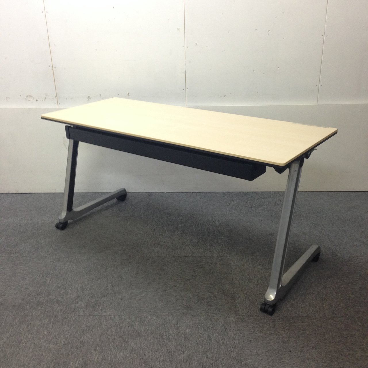 【6台入荷】オカムラ製・ミーティングテーブルのINTERACT PROシリーズ！！中々お目にかかれない一品の商品！【人気のナチュラル天板】
                        インターアクトPRO 
                                    中古
            