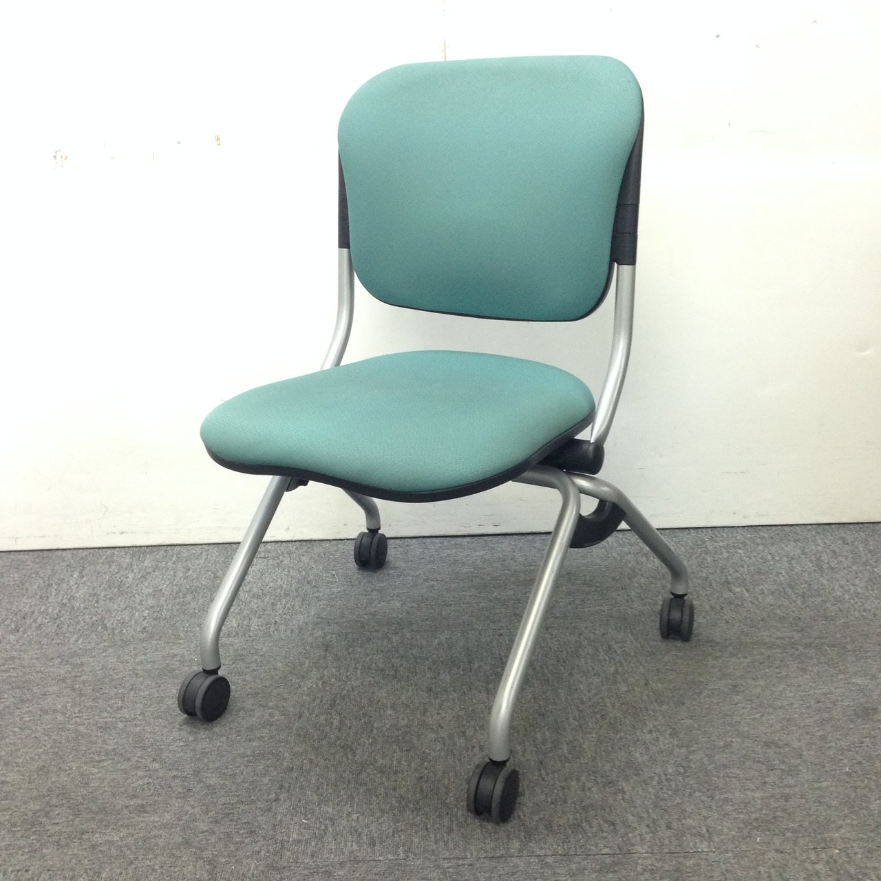 【4脚入荷】オカムラのネスティングチェア、トーションチェア！コスパ高い・爽やかなグリーン【セットでのご提案もできます！】
                        トーションライン 
                                    中古
            