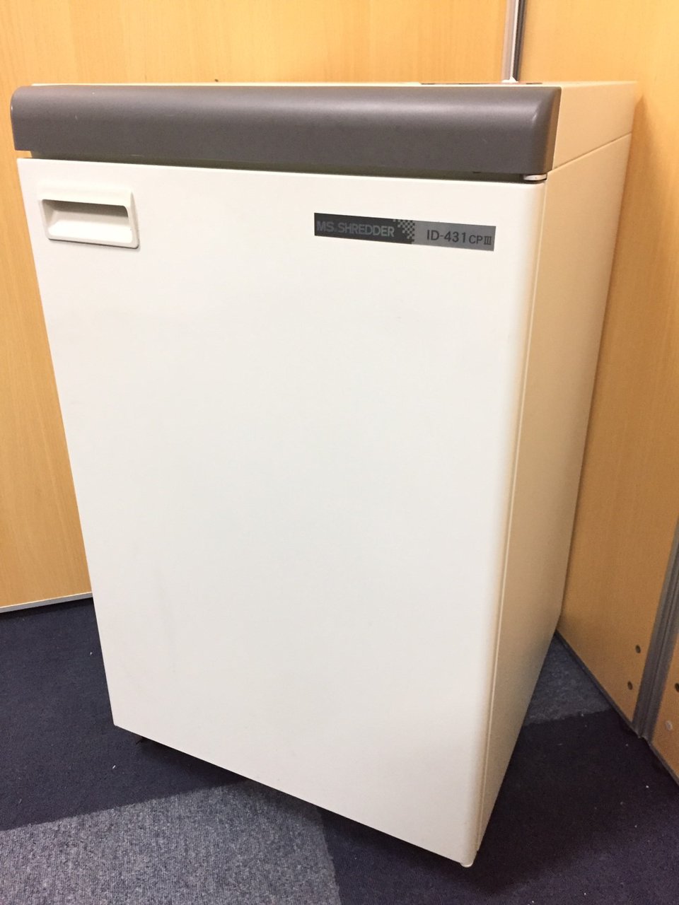 【お手頃価格のシュレッダー♪】安心の明光商会製シュレッダー！同時裁断枚数は15枚程度とまだまだ現役です。
                        IDシリーズ 
                                    中古
            