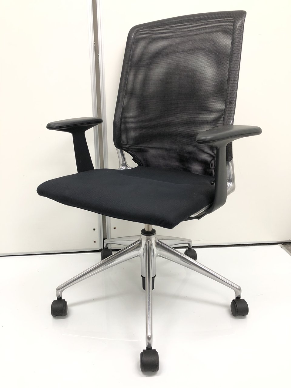 メダチェア vitra/ヴィトラ 肘付ハイバックチェア 中古】メダチェア vitra/ヴィトラ 肘付ハイバックチェア 264606