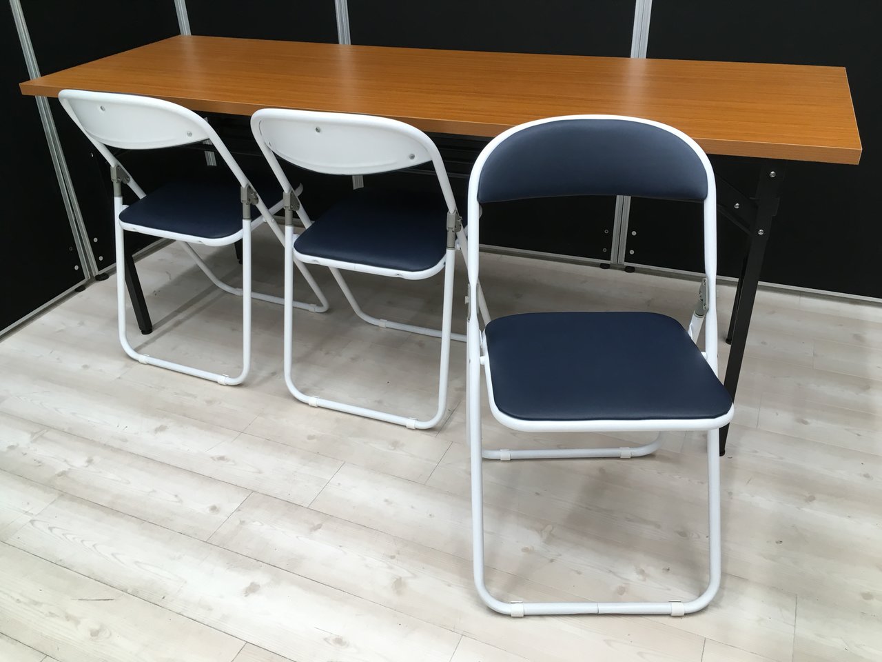 【臨時の特設会場セット】折り畳みテーブル＋折り畳みチェア３脚セット【RP】
                        その他シリーズ
                                    中古
            