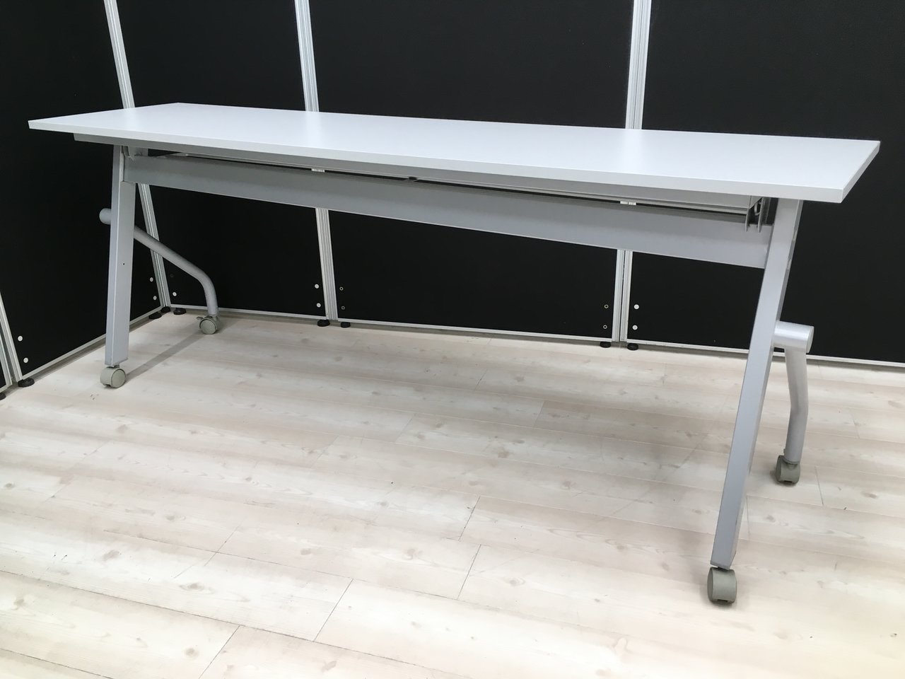 より多くの参加者募りたいかたお勧め！サイズが最適、人気高い！幅１８００ｍｍ■フォールディングテーブル【RP】
                        その他シリーズ
                                    中古
            