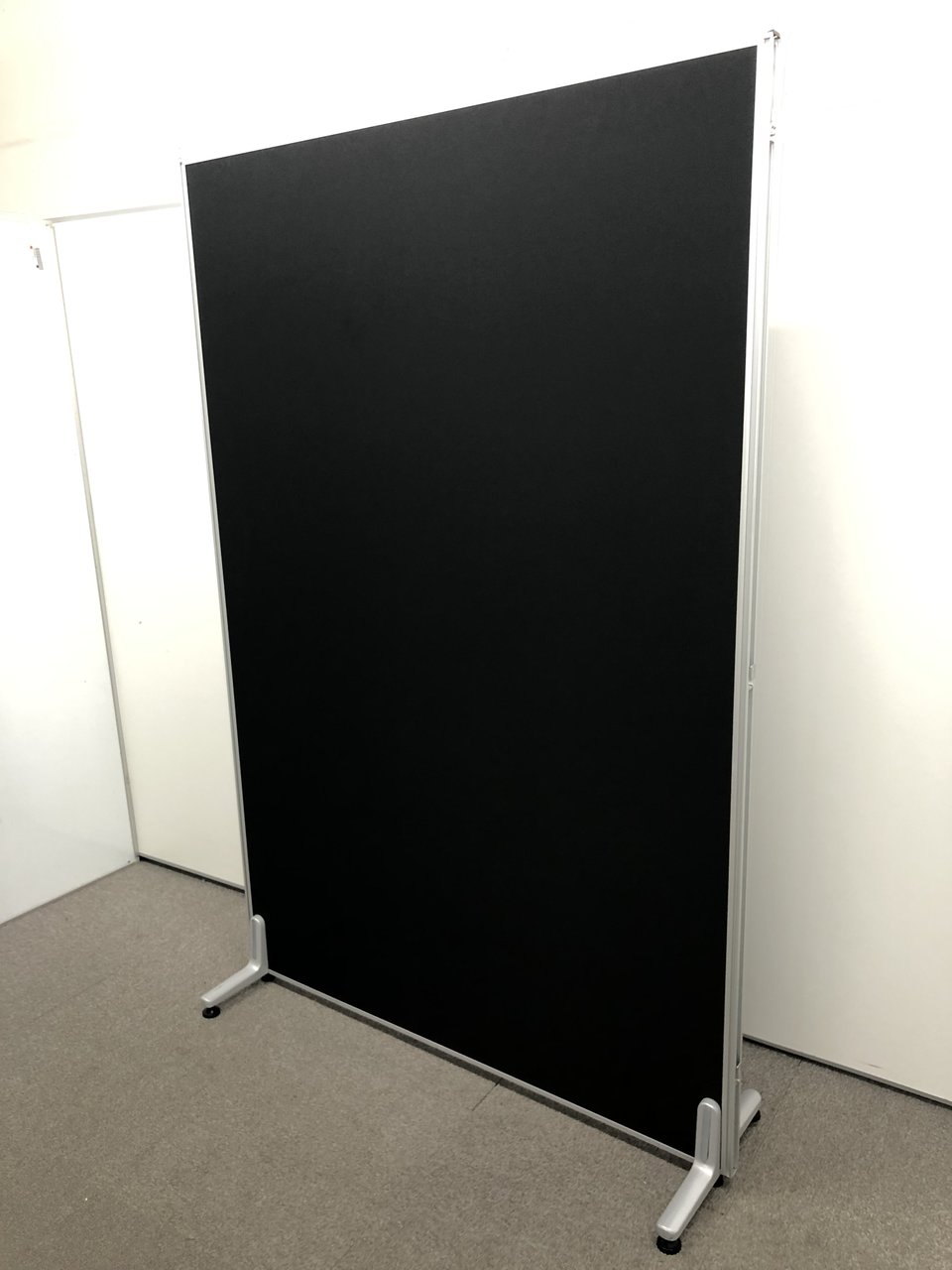 【レア！お勧めです！】【目隠し用にいかがでしょうか！】ブラックの1枚パーテーション
                        その他シリーズ
                                    中古
            