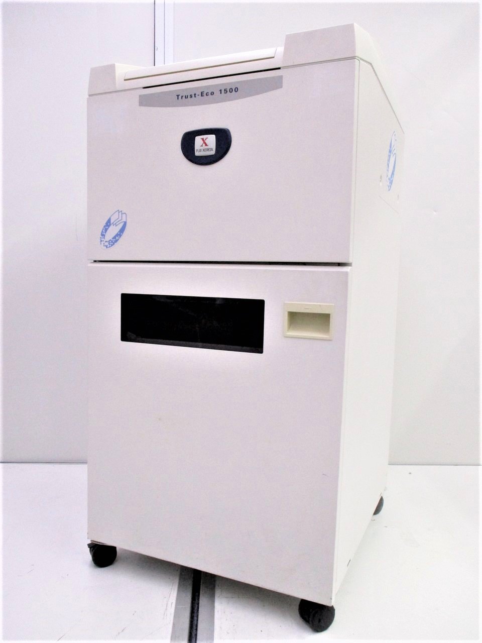 【KS】【あなたの情報を‘‘引きちぎる！‘‘】最大投入枚数65枚！　業務用シュレッダー　
                        その他シリーズ
                                    中古
            