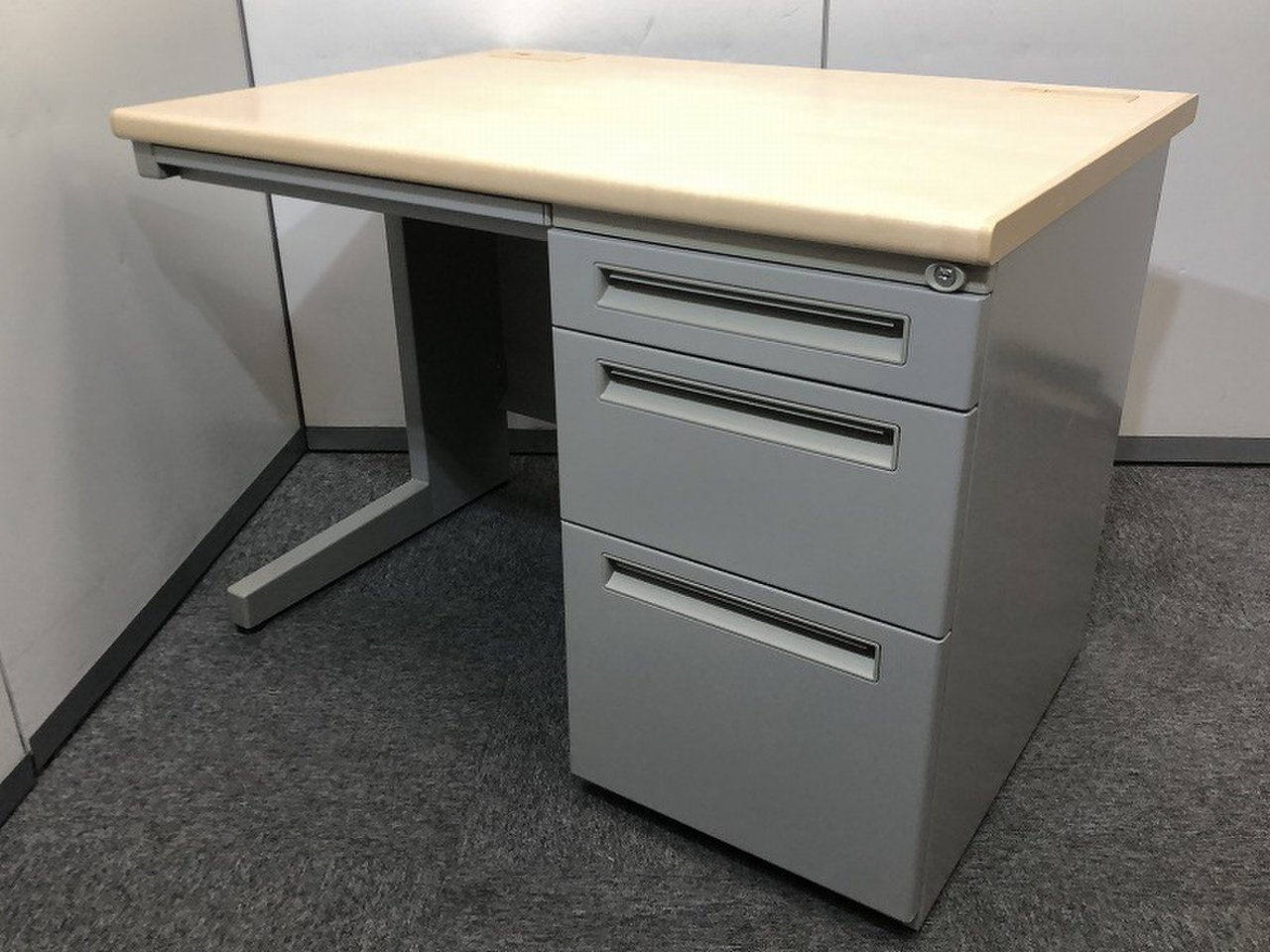 【大量ロット入荷】お洒落な木目天板の片袖机！レイアウト変更や入替にオススメ【おつとめ】
                        FEED
                                    中古
            