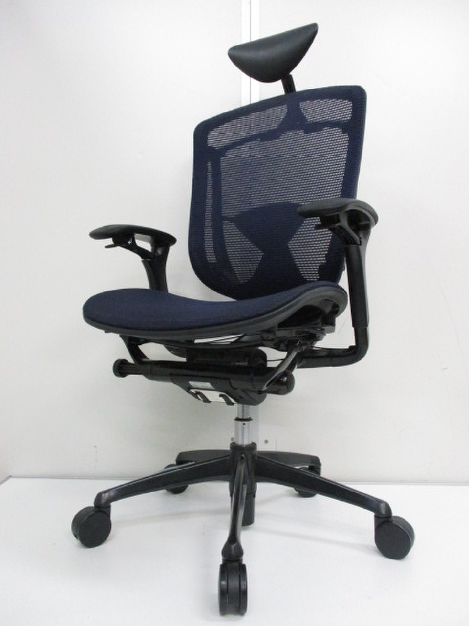 【かわいいヘッドレスト付き】大人気ブルーカラーのオカムラ製チェア
                        コンテッサ 
                                    中古
            