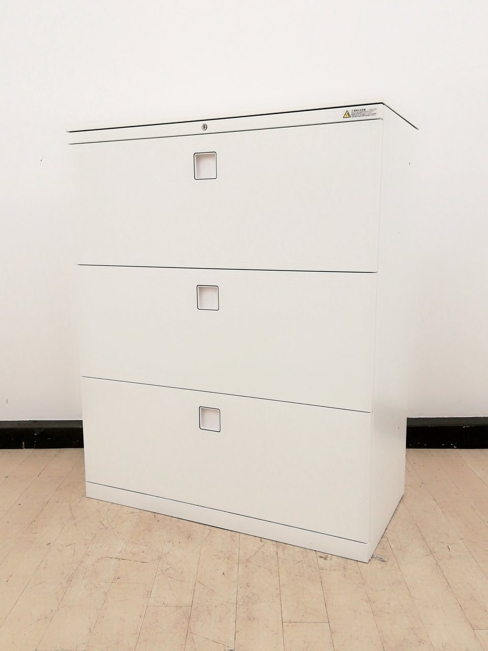 【5台入荷】新しめホワイト3段書庫◆安心の国産メーカーオカムラ製※天板付き
                        レクトライン 
                                    中古
            