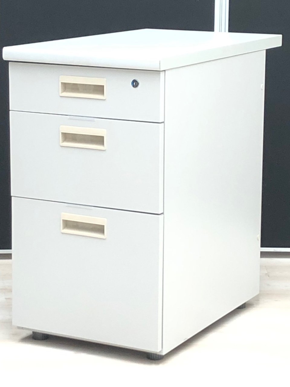 【大量発注承ります！】作業スペースの拡張に！収納力抜群の3段引出タイプ！【鍵2本付き】【RP】
                        その他シリーズ
                                    中古
            