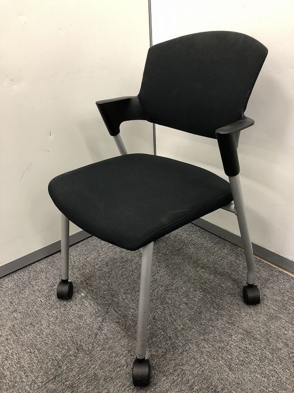 【ミーティングルームに！】グットデザイン賞を受賞しているチェアでおしゃれに！
                        プロッティ（キャスター付） 
                                    中古
            