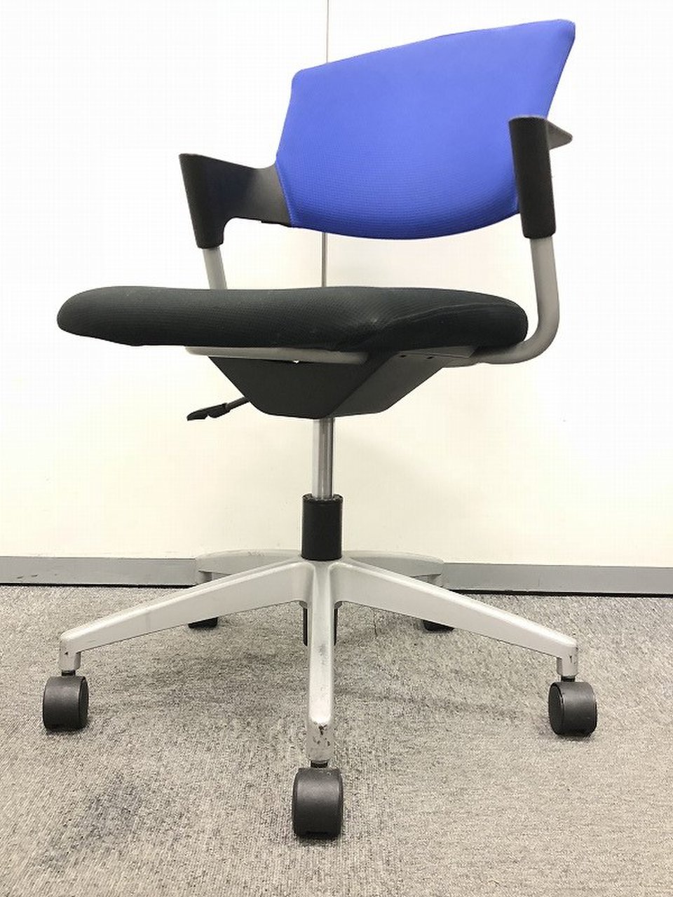 【ロット商品！！】ミーティングチェアタイプのプロッティが入荷！！
                        プロッティ（キャスター付） 
                                    中古
            