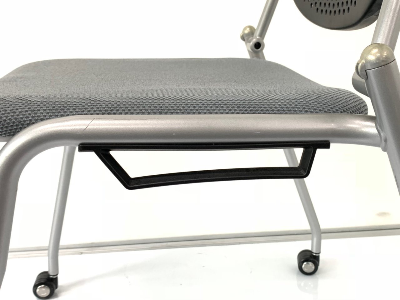 [状態良好]会議用チェア　キャスター付　上にスタック収納可能な便利なミーティングチェアです!
                        プロスタック 
                                    中古
            