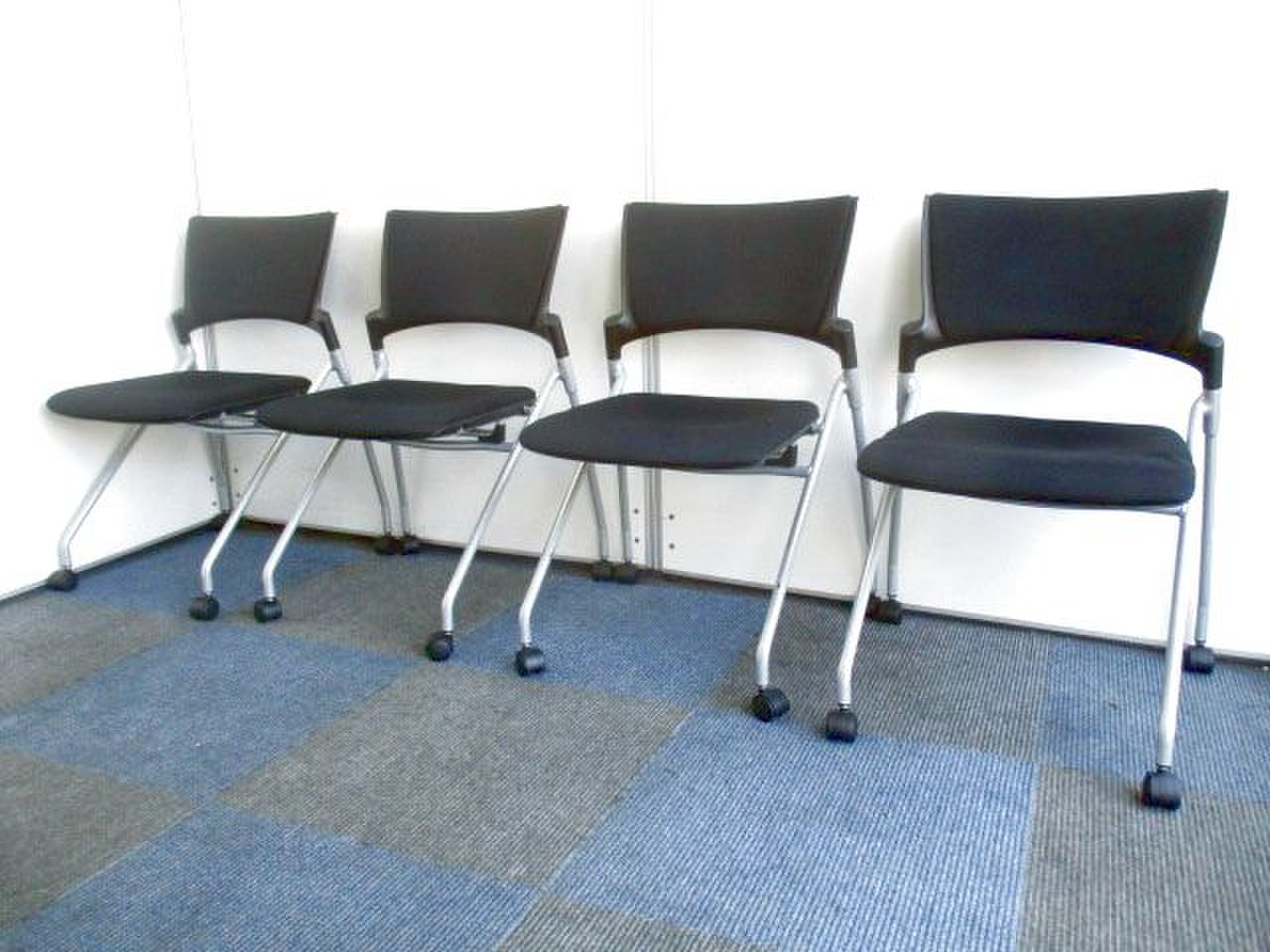 【4脚1セットの限定商品！】ミーティングや合同研修の際におすすめ【早い者勝ち！！】
                        マノス 
                                    中古
            