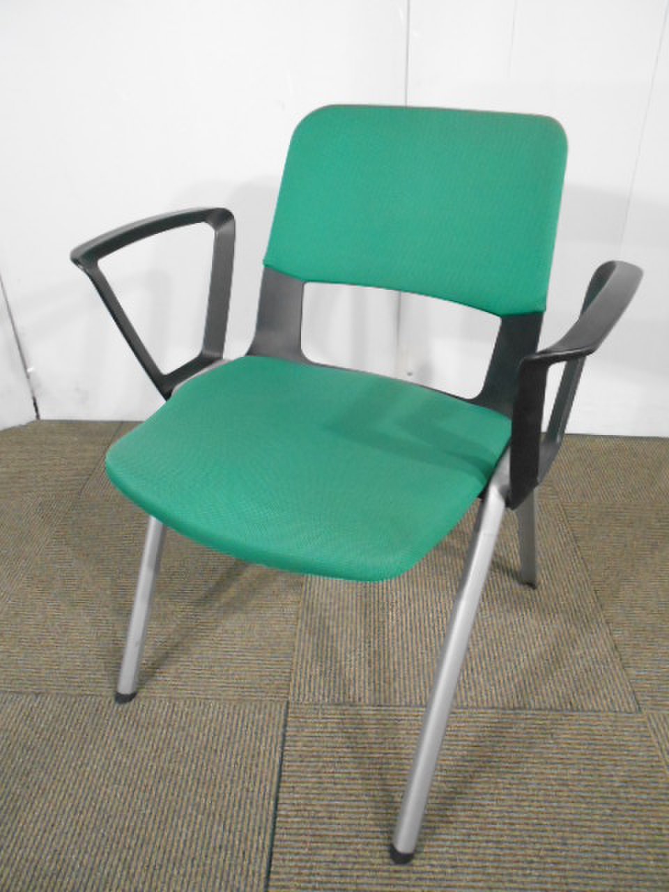 【９脚入荷】コクヨ製｜フリップチェア｜珍しい肘掛付きミーティングチェアが入荷致しました☆【関西倉庫在庫】中古　チェア　リサイクル
                        フリップ 
                                    中古
            