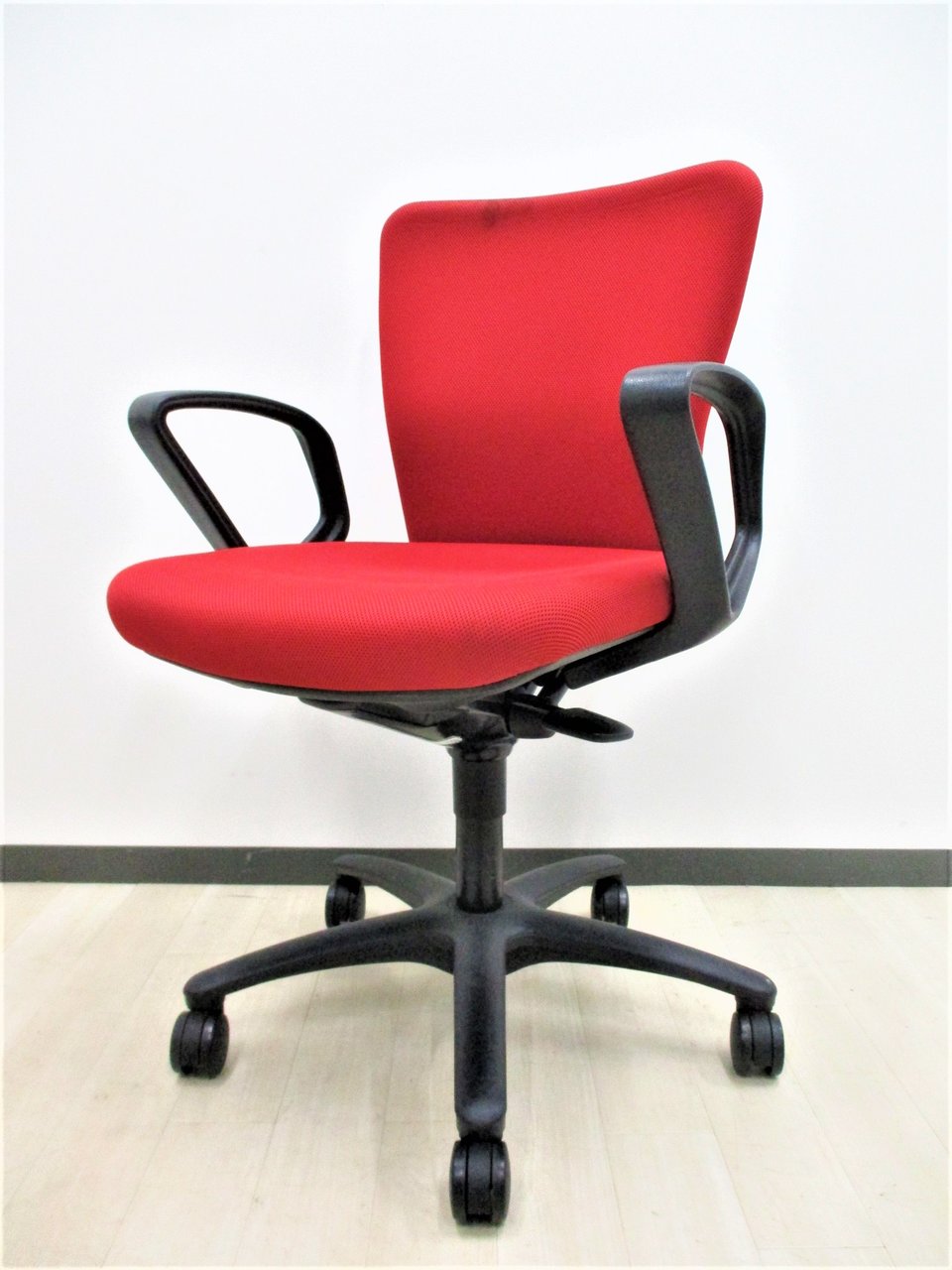 【大人気シリーズ】安いのに機能が充実してます！やる気の出る鮮やかなレッド！！
                        カロッツァ 
                                    中古
            