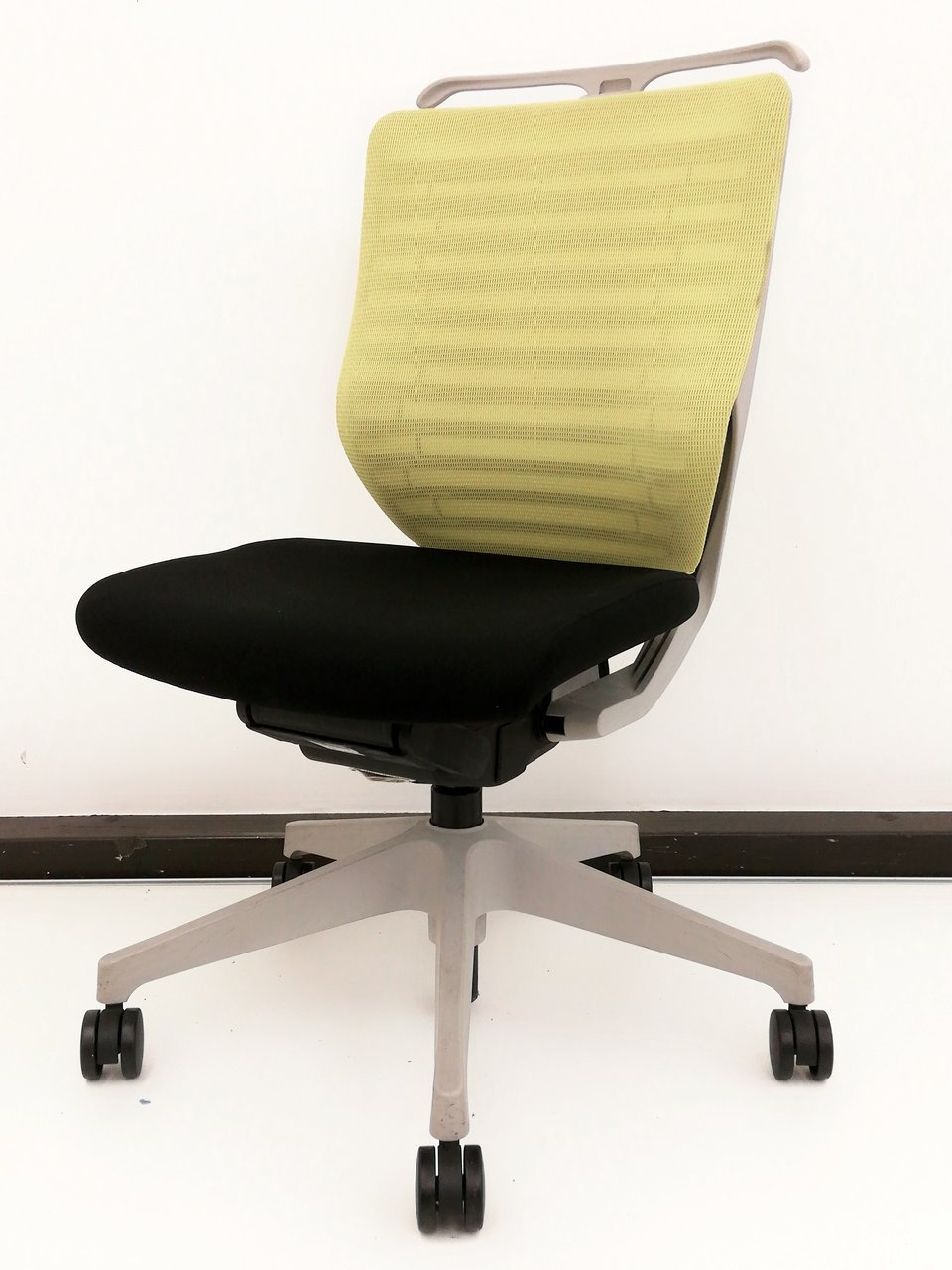 【2010年ｸﾞｯﾄﾞﾃﾞｻﾞｲﾝ受賞】■爽やかﾗｲﾑｸﾞﾘｰﾝ♪■夏場も蒸れずに快適‼人気のメッシュタイプ‼
                        エピオス 
                                    中古
            